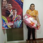 Alcalde Bolivariano Jorge Nava y Primera Combatiente Dariana Albornoz de Nava entregaron 40 canastillas con artículos de bebé